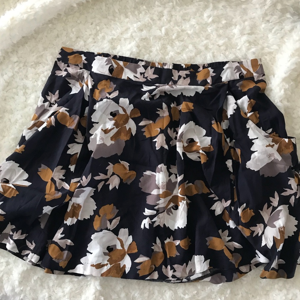 Old Navy Skirt with pockets!